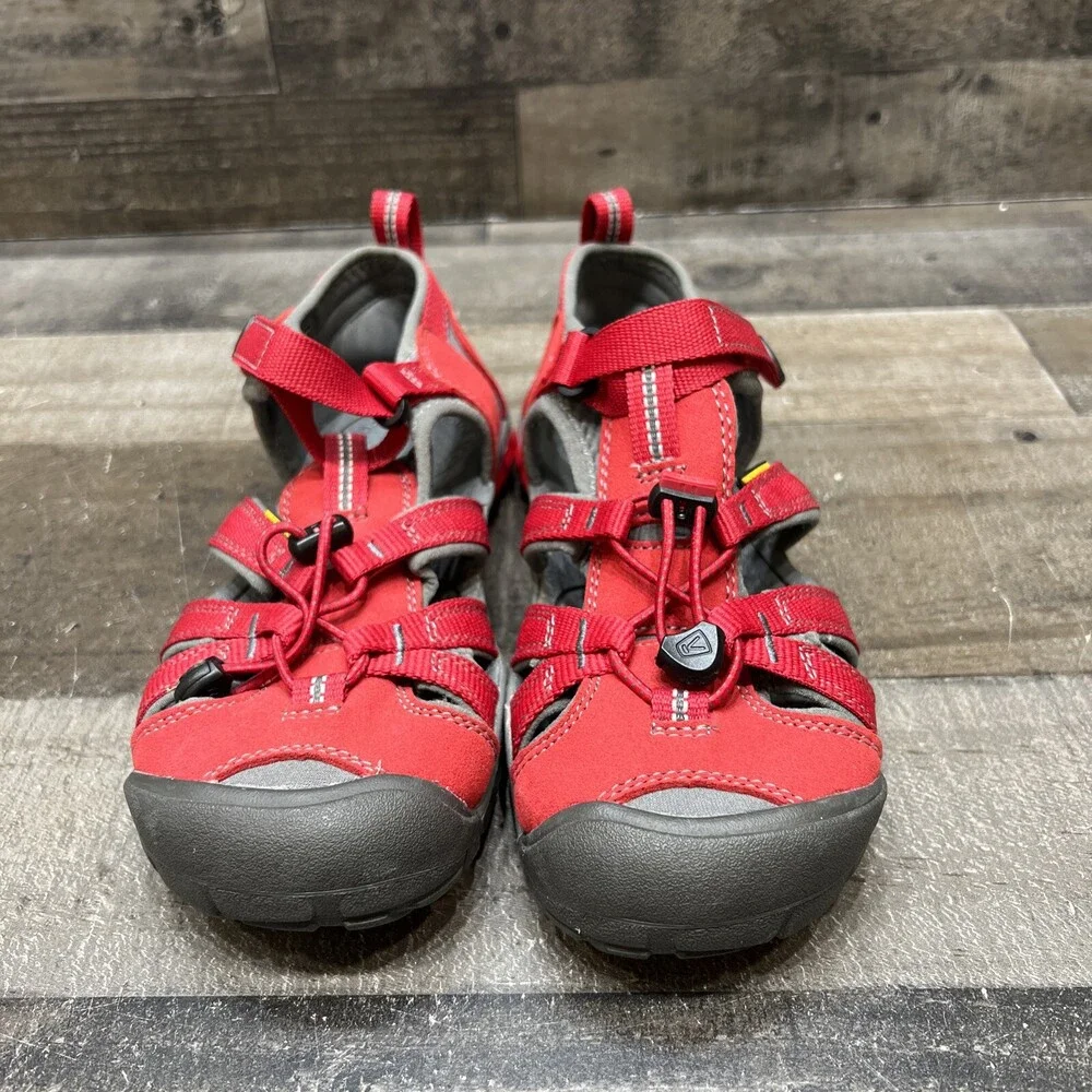 Keen CNX waterproof Kids Boys Red Synch Water Hiking Sandals Size 4 GREAT!